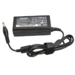 CHARGEUR TOSHIBA 19V-3.42A  5.5X2.5 COPIE